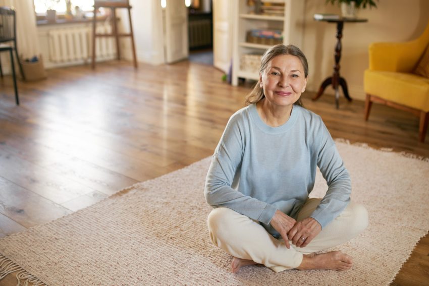 expressive-senior-female-posing-indoor