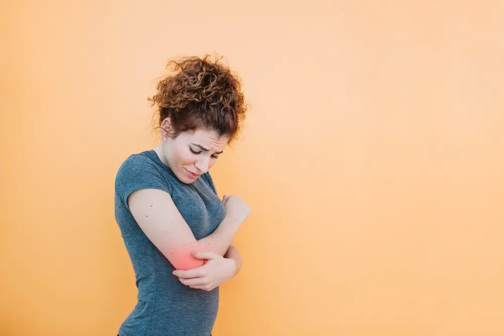 fit-woman-with-hurting-arm